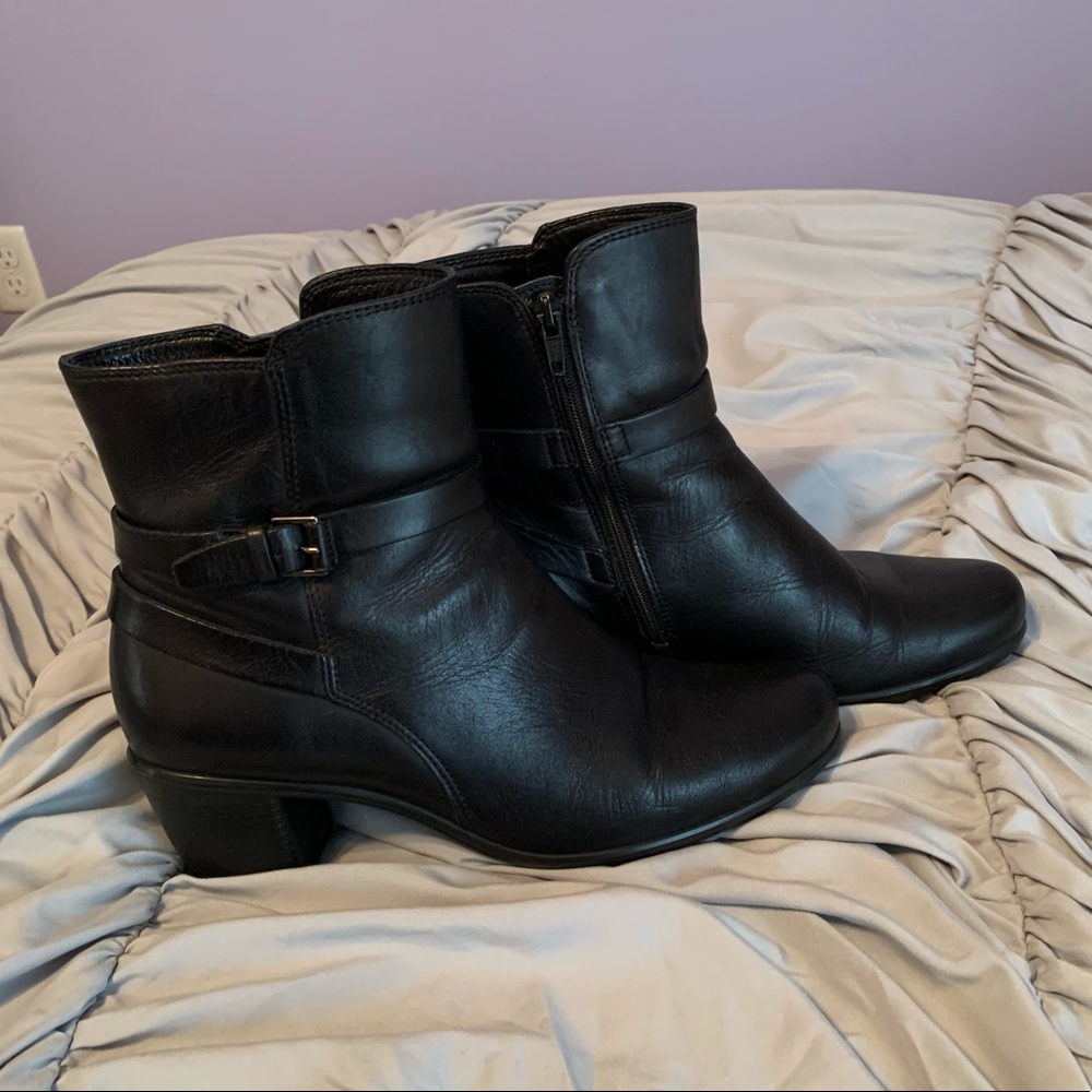 Ecco Booties Size 9.5 Black Excellent Condition
